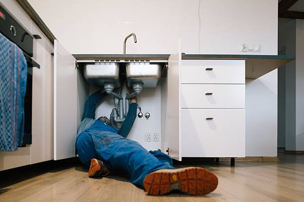 Professional Emergency Plumber technician working in Franklin Park, NJ